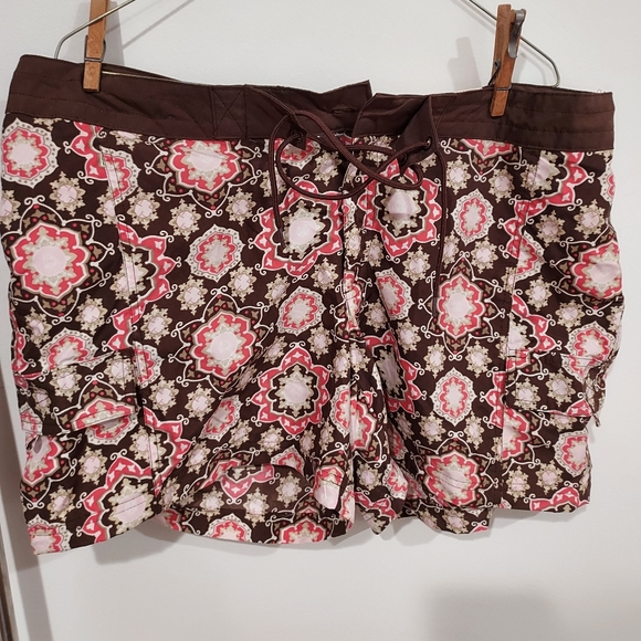 Natural Reflections Pants - (NWT) Pink & Brown Patterned Water Shorts (14)